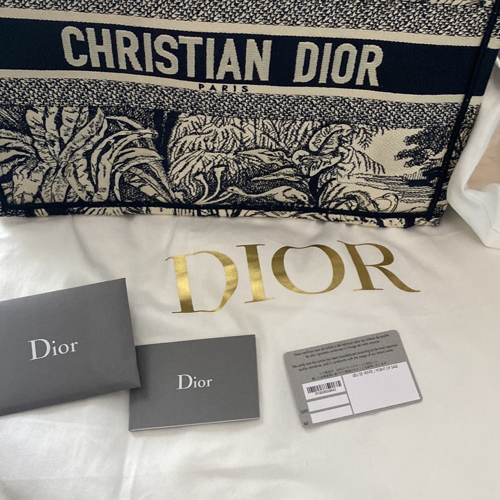 ‼️‼️SOLD‼️‼️Christian Dior tote - Picture 13 of 14